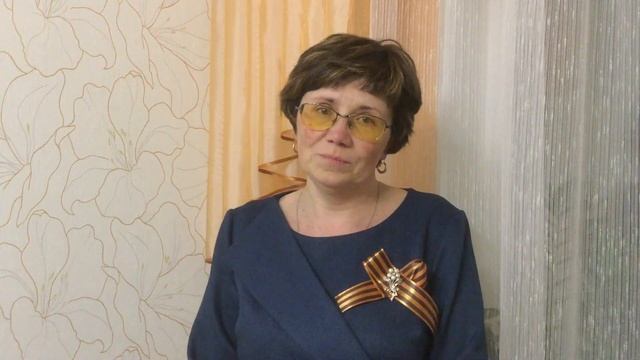 "Волжская баллада" Лев Ошанин. Читает Мария Витальевна Медведева (кл. рук. 1 "Б" ЧСШ №1) смотреть онлайн