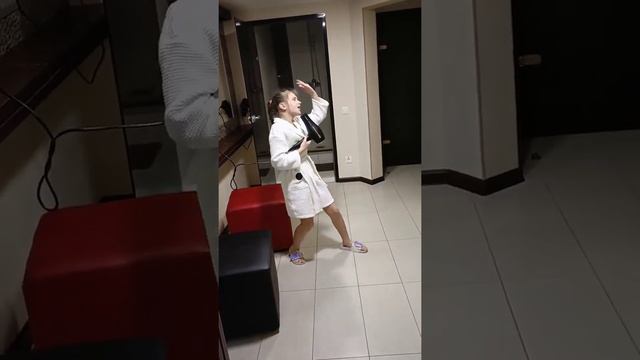 Как стать известной певицей ? если ты артистичная, но пока поёшь только в душе? Анна Кри #shorts смотреть онлайн