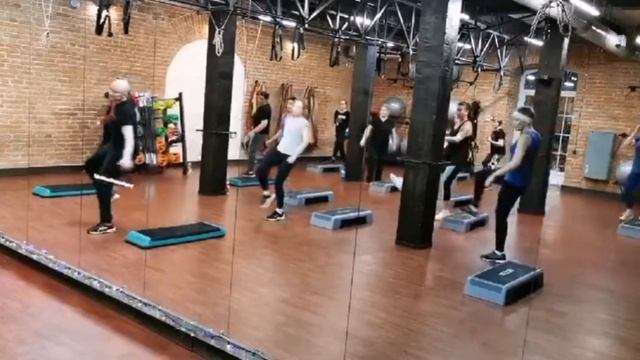 Танцевальный степ полноформатная тренировка с Машей Страховой смотреть онлайн