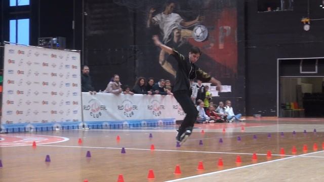 1 место. Пузанов Артем. NEVARollerCUP 2023, Мужчины. ВС. Фристайл Слалом Классика. 2023. смотреть онлайн