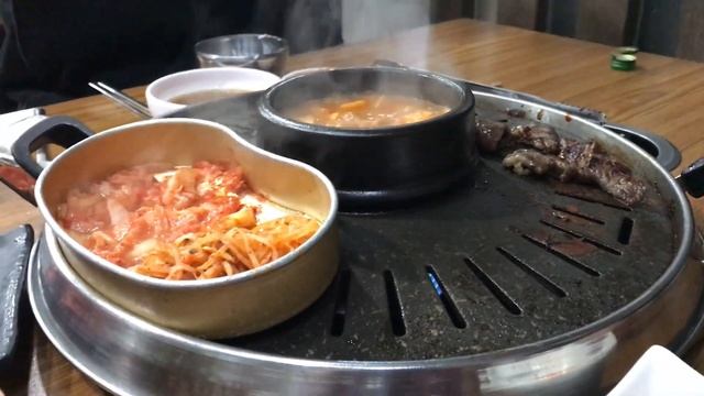 КОРЕЯ. ЕДЯТ ЛИ СОБАК В КОРЕЕ? / МЯСНОЙ РЕСТОРАН/НЕ СОБАЧИЙ))) ??? / 한국 / 나스탸