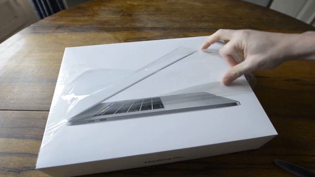 Unboxing Apple Macbook Pro 15' 2016 Touchbar