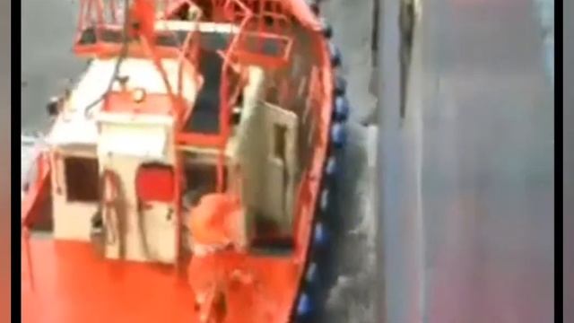 Dangerous unsafe personnel transfer and ship crew falling overboard into the sea. смотреть онлайн