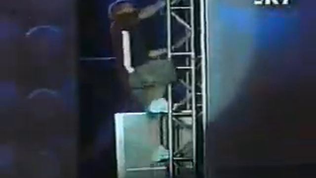 2003-05-24 - Acafest - Nick Carter - 08 - Shout смотреть онлайн