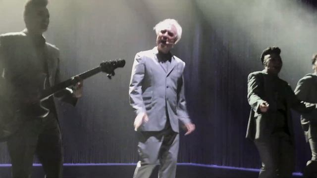 David Byrne – Once In A Lifetime – London – June 2018 смотреть онлайн