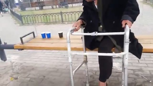 Бездомная женщина-инвалид смотреть онлайн