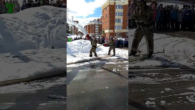 подача ГПС - 600 на показе пожарной техники в ГУБАХЕ смотреть онлайн