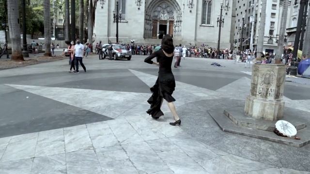 Clipe Taranta - São Paulo, Brasil смотреть онлайн