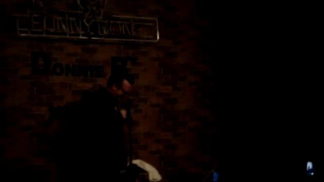 TOM ARNOLD AT THE FUNNYBONE JOKE CLIP!! смотреть онлайн
