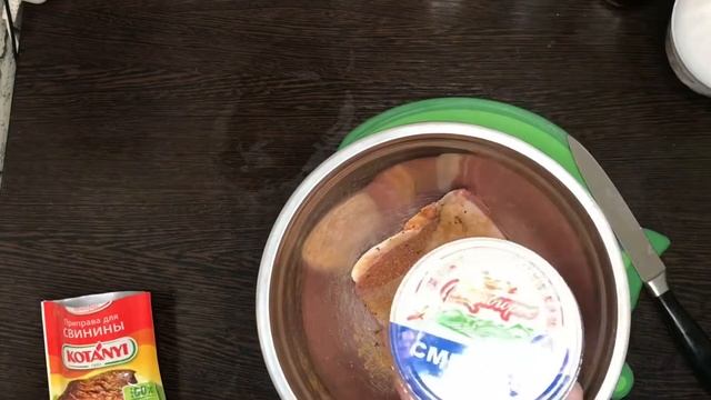 Карбонад, запечённый в фольге. Готовое мясо больше не покупаю смотреть онлайн