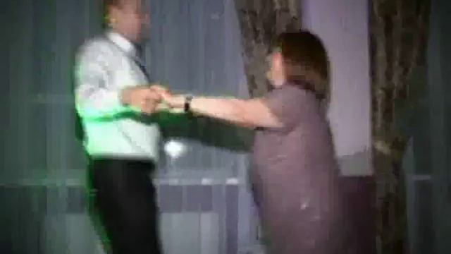 Зажигательный танец зятя и тещи на свадьбе в Чернигове 2013 (живой вокал) смотреть онлайн
