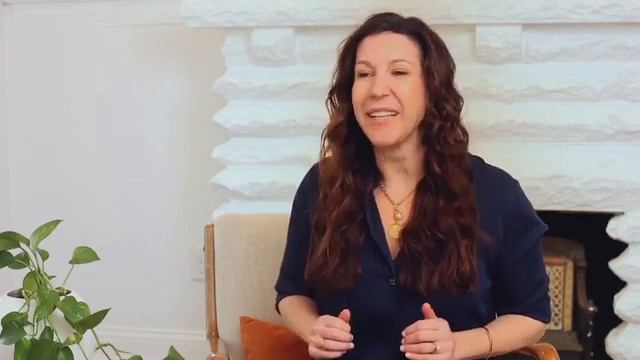 Keynote Speaker: Britt Frank - Licensed Psychotherapist; Author, The Science of Unstuck смотреть онлайн