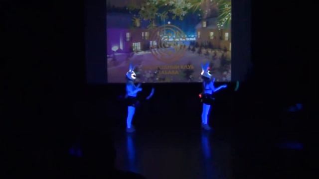 Зайцы в зеркальных юбочках смотреть онлайн