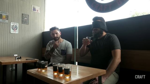 Ožujsko i Karlovačko vs Craft pivo - Blindfold Challenge смотреть онлайн