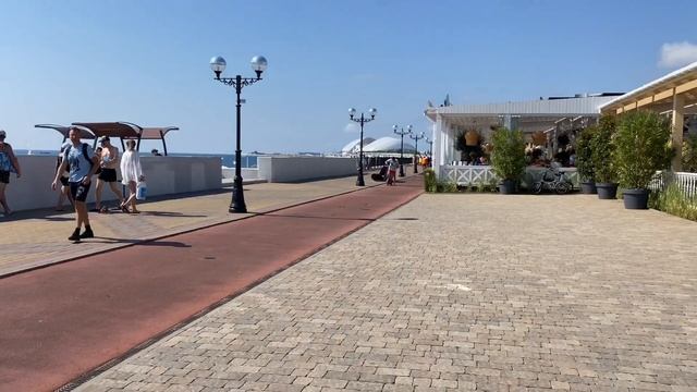 Сочи прогулка по набережной на самокатах. Пляж Роза Хутор 4K смотреть онлайн