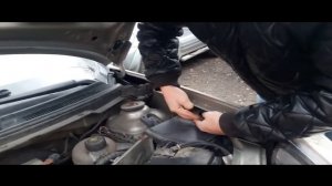 Установка газового упора  амортизатора  капота Nissan Almera