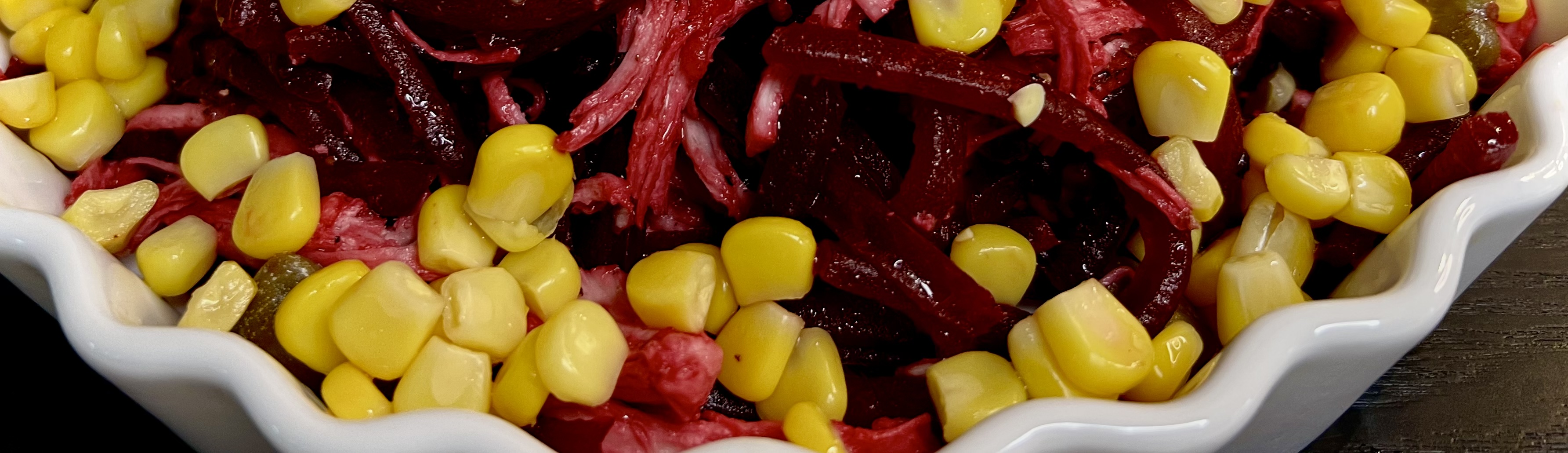 Салат «Шикарный» со свеклой, куриной грудкой и кукурузой!