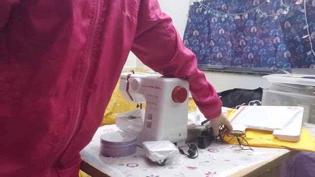 真善美Janome 525 家用迷你衣車開箱 -合新手?Janome Sewing Mini 525A unpack ? смотреть онлайн