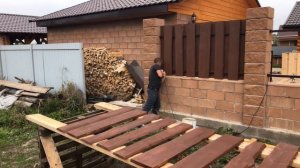 Забор из необрезной доски