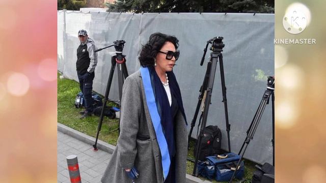 "Прошли мимо" на похоронах Юдашкина многие артисты проигнорировали Пугачеву. смотреть онлайн