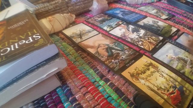 Divine Feminine : "Filling Idle Time" Tarot Guidance Dec 15th-31st #yohoodoracle смотреть онлайн