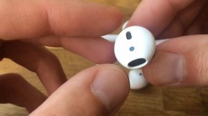 Тихо играет AirPods