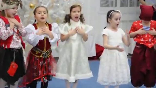 Новогодний утренник (2) ,песня на английском языке смотреть онлайн