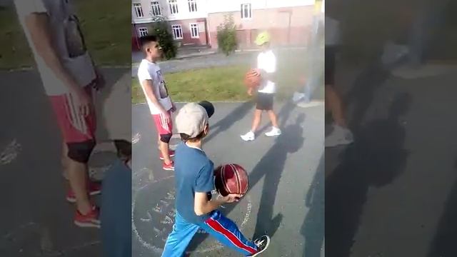 Учимся играть в баскетбол! смотреть онлайн