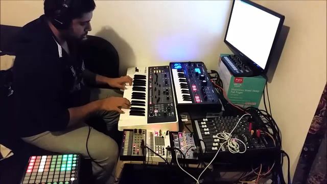 Messing about with stuff (Volca bass, key, sample, novation mininova, roland gaia sh-01) смотреть онлайн