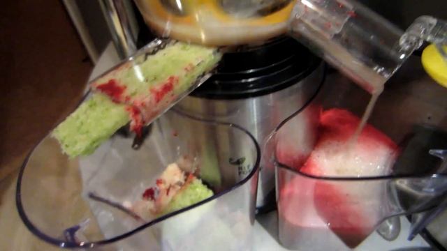 Давим свеклу, редьку, кольраби! Обзор шнековой соковыжималки KIT FORT KT-1102. смотреть онлайн