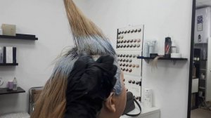 Осветлить сильно отросшие корни.  Кислотная смывка  Смывка на блонд. Осветление волос.