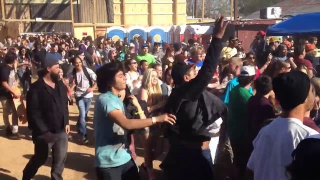 Tyler the Creator tells line outside to rush in at Thrasher Death Match смотреть онлайн