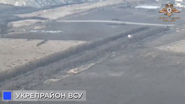 Russian DNR forces assaulting a position in the Bilohorivka area of Luhansk Oblast with tanks смотреть онлайн