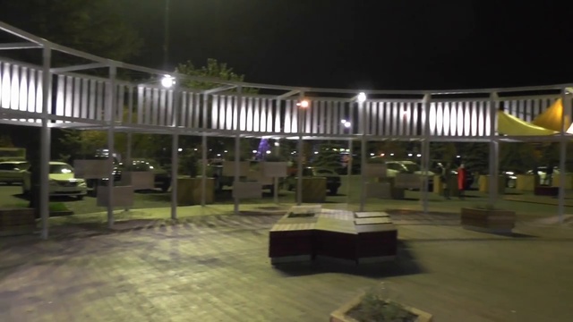 Площадь_революции_Красноярска_2018,_прогулка.Огород_Сибири_дела_семейные138