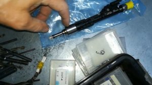 BMW X5 12 год N55 сломалась бензиновая форсунка удаление