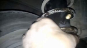 Как поставить на ВАЗ классика пневмоподушку в пружину не снимая колесо и пружину.