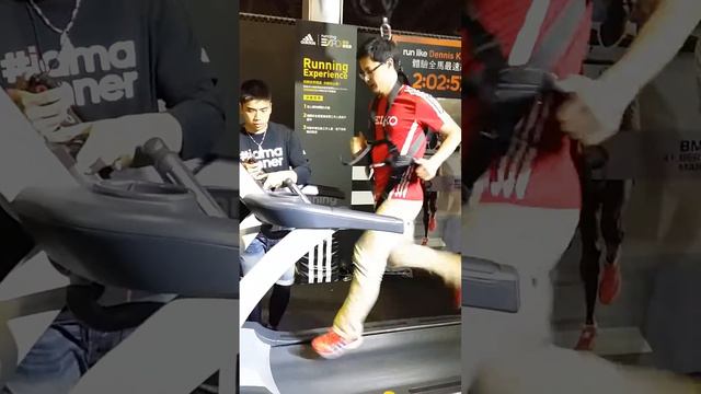 adidas running EXPO 「追上Kimetto」 смотреть онлайн
