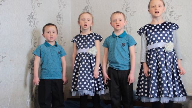 ИДУ ПО ШИРОКОМУ ПОЛЮ И ВИЖУ ВОКРУГ ЧУДЕСА,