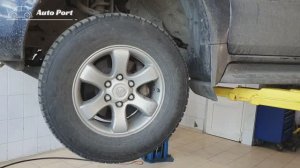 Проверка люфтов верхних шаровых опор на Toyota Land Cruiser.