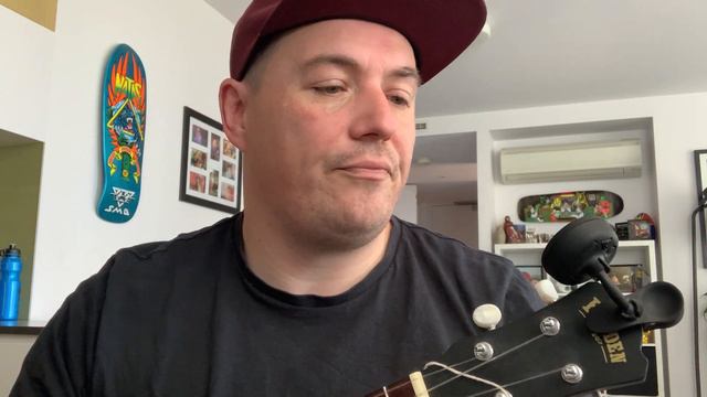 How to tune your Ukulele or Banjolele for playing George Formby смотреть онлайн