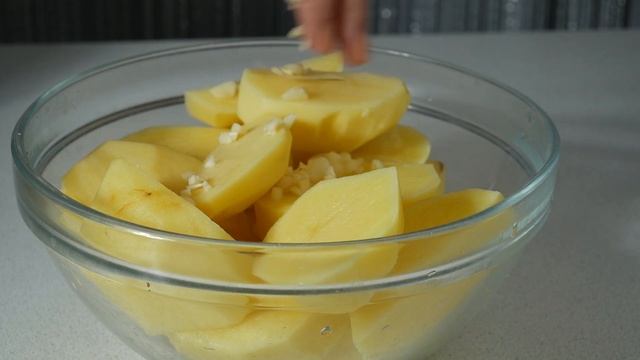 СКУМБРИЯ ЗАПЕЧЁННАЯ С КАРТОФЕЛЕМ В ДУХОВКЕ на фольге. Время приготовления 45 минут смотреть онлайн