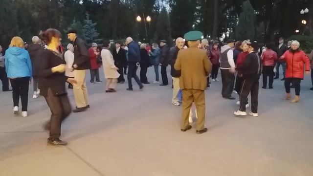 Харьков;танцы в парке;"...на Лазурный берег" смотреть онлайн