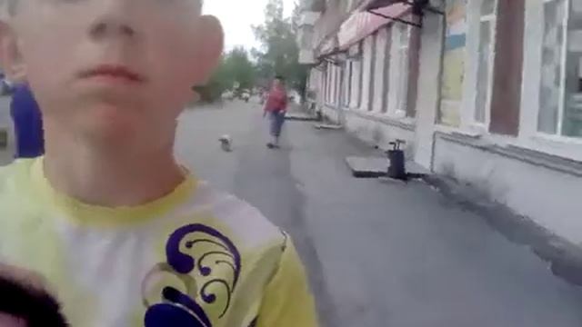 Я гуляю около дома