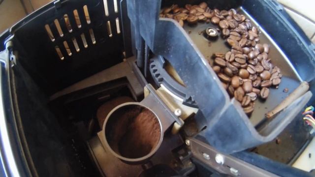 AEG Cafamosa CF 300 Kaffeevollautomat - Brühvorgang - Ein Blick hinter die Abdeckung смотреть онлайн