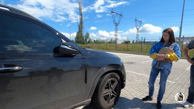 Эвакуатор повредил Мерседес. Как бы вы отнеслись, увидев такое на машине? | VOTUM смотреть онлайн