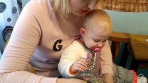 Прокалываем  ушки в 9 месяцев нашей принцессе.