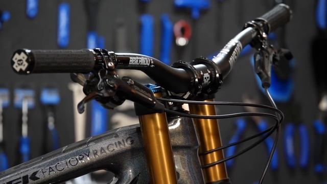 SEPEDA DOWNHILL // TREK SESSION 9.9 29er