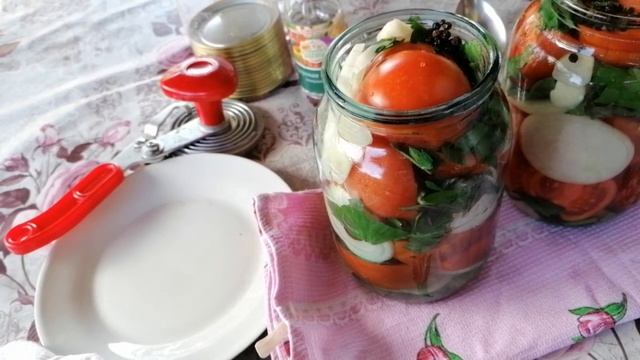 Резаные томаты с луком, без стерилизации. Старый надёжный рецепт. смотреть онлайн