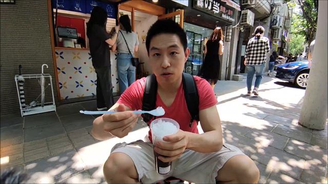 Best Chinese Street Food Tour In Shanghai Part 2 | Egg Pancake, Spring Rolls, Shaved Ice & more! смотреть онлайн