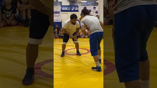 Ильяс Бекбулатов проход в ноги смотреть онлайн
